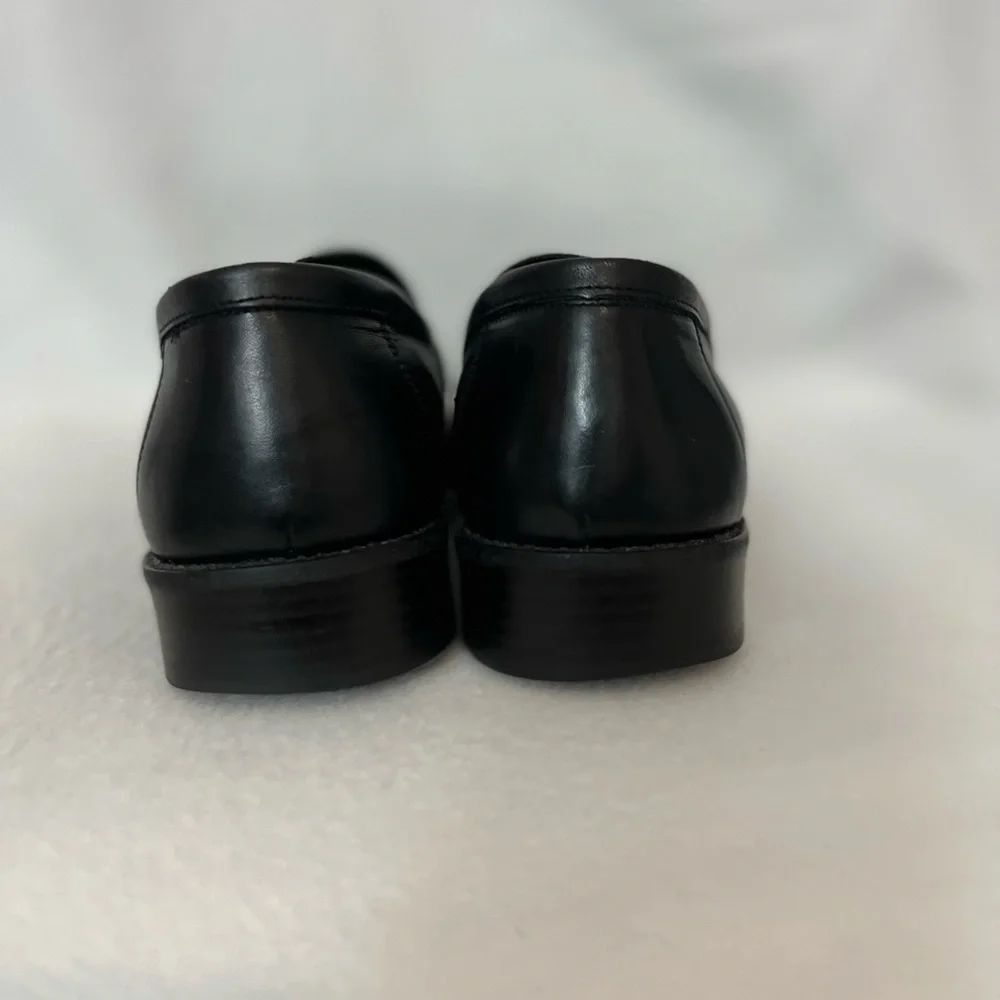 Johnston & Murphy size 9 1/2 Black Leather Slip On Mens Loafers